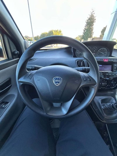 Lancia Ypsilon 1.2 69 CV 5 porte GPL Ecochic Alberta Ferretti (6)