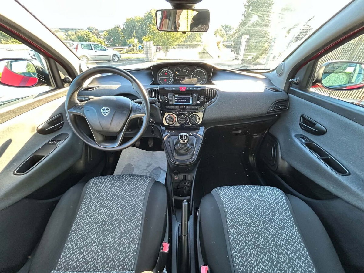 Lancia Ypsilon 1.2 69 CV 5 porte GPL Ecochic Alberta Ferretti (8)