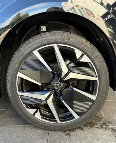 Peugeot 208 motore elettrico 136 CV 5 porte GT (8)