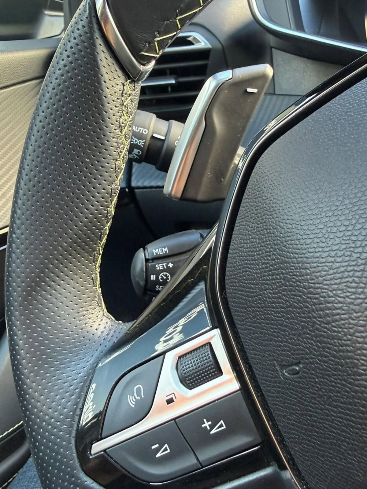 Peugeot 208 motore elettrico 136 CV 5 porte GT (9)