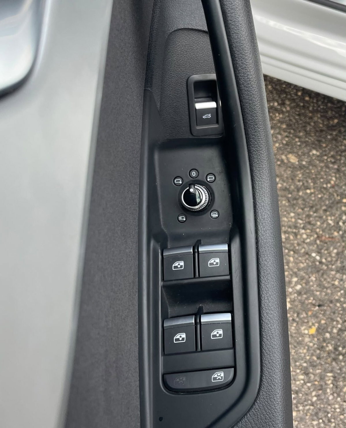 Audi A4 Avant 2.0 TDI ultra 163CV Business (16)