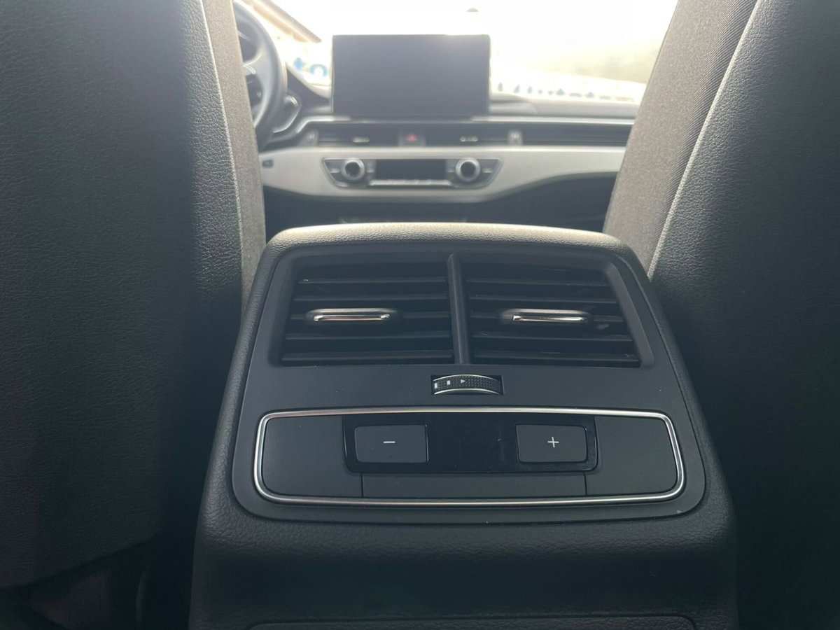 Audi A4 Avant 2.0 TDI ultra 163CV Business (17)