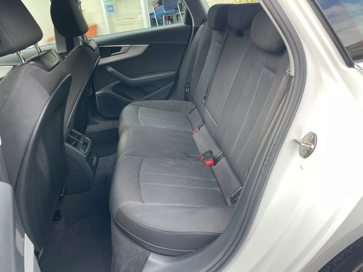 Audi A4 Avant 2.0 TDI ultra 163CV Business (19)