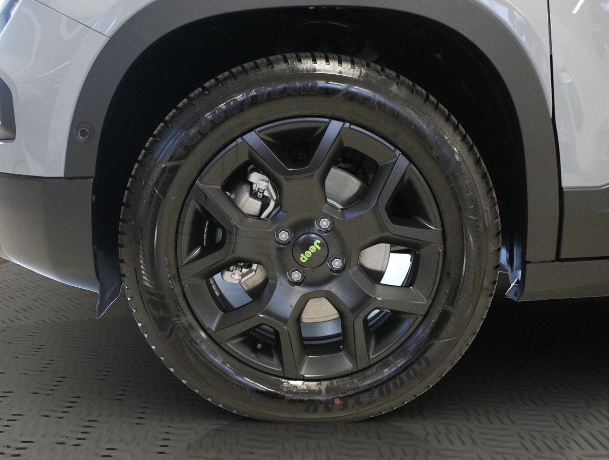 Jeep Avenger 1.2 turbo e-hybrid mhev Overland 4xe 145cv edct6 (2)