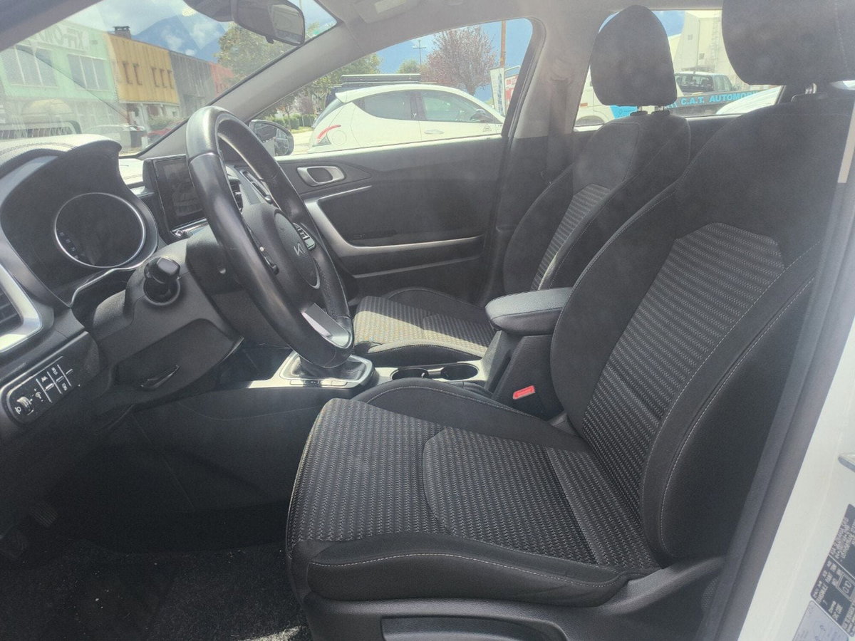 Kia Ceed Sport Wagon 1.6 CRDi 136 CV MHEV SW Business (9)