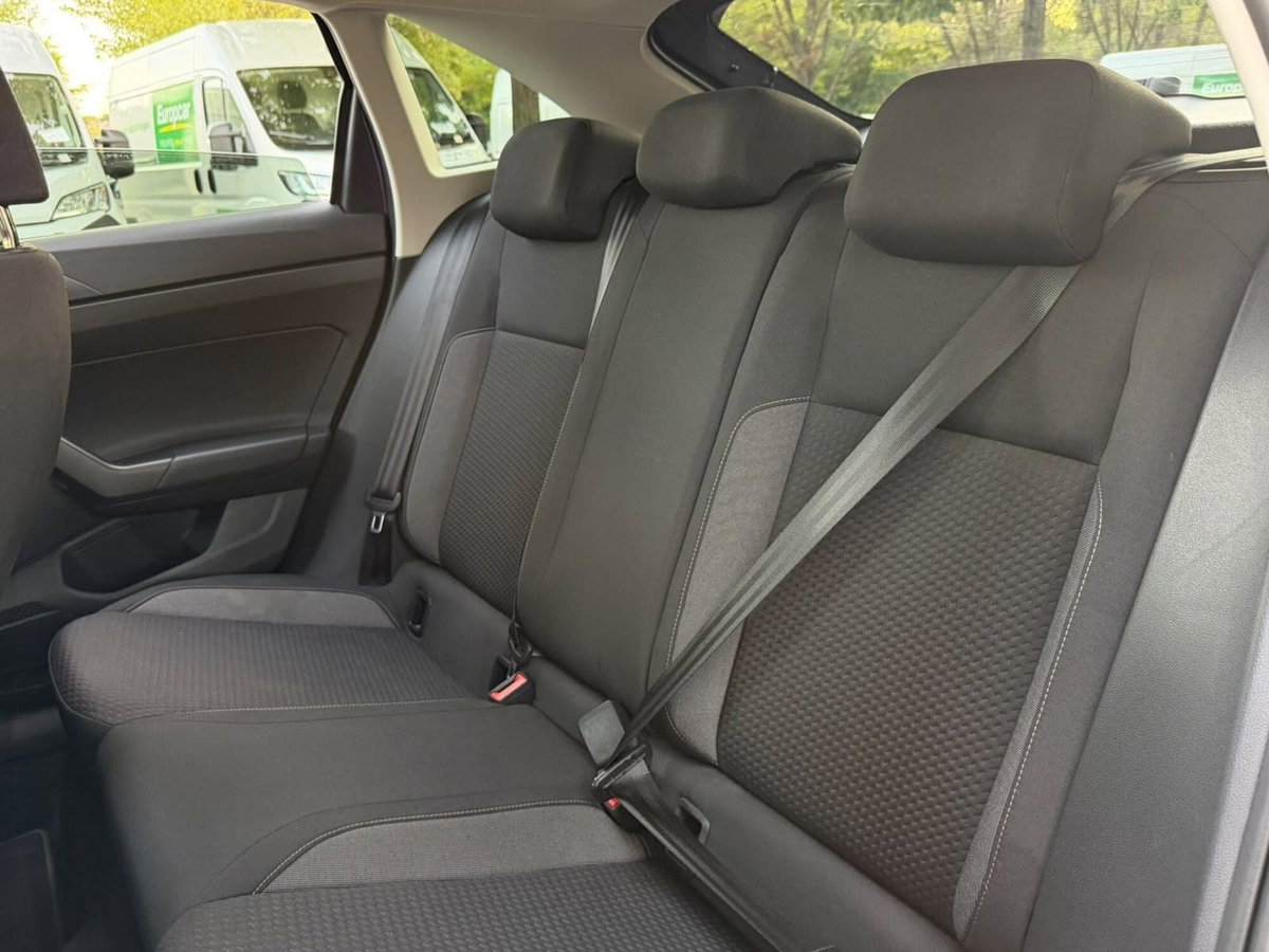 Volkswagen Taigo 1.0 tsi Edition 110cv (11)