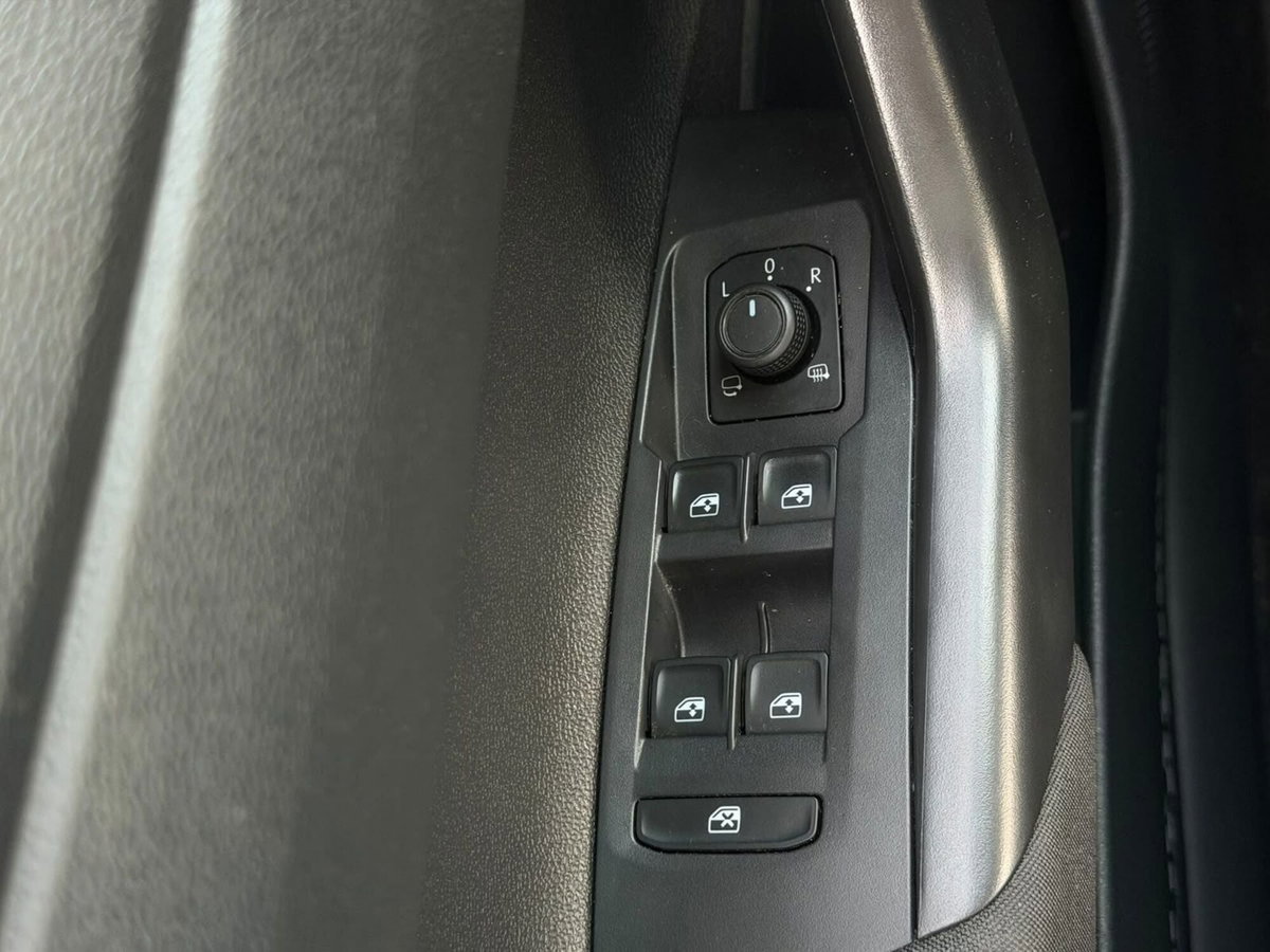 Volkswagen Taigo 1.0 tsi Edition 110cv (18)