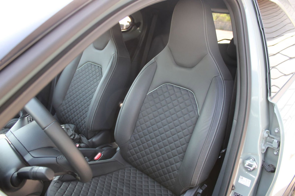 Toyota Aygo X 1.0 Lounge Air 72cv s-cvt (10)