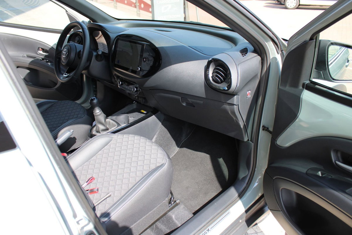 Toyota Aygo X 1.0 Lounge Air 72cv s-cvt (17)
