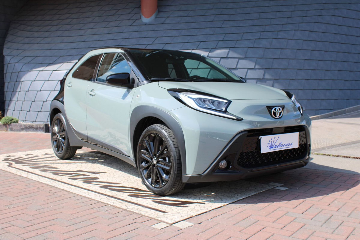 Toyota Aygo X 1.0 Lounge Air 72cv s-cvt (2)