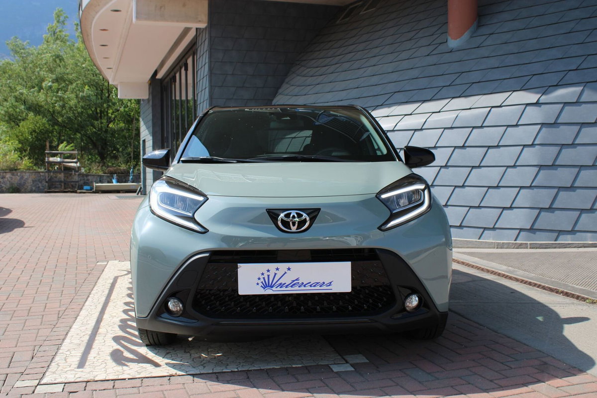 Toyota Aygo X 1.0 Lounge Air 72cv s-cvt (3)