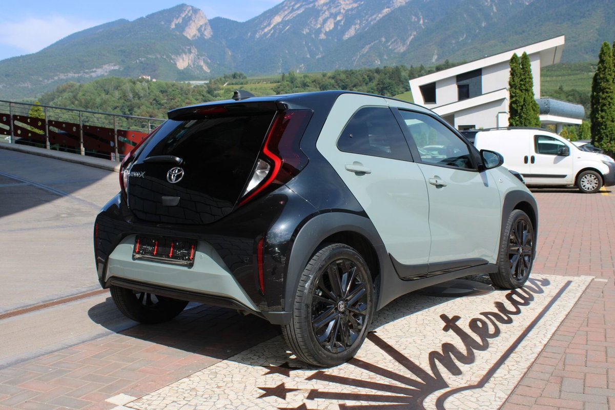 Toyota Aygo X 1.0 Lounge Air 72cv s-cvt (6)