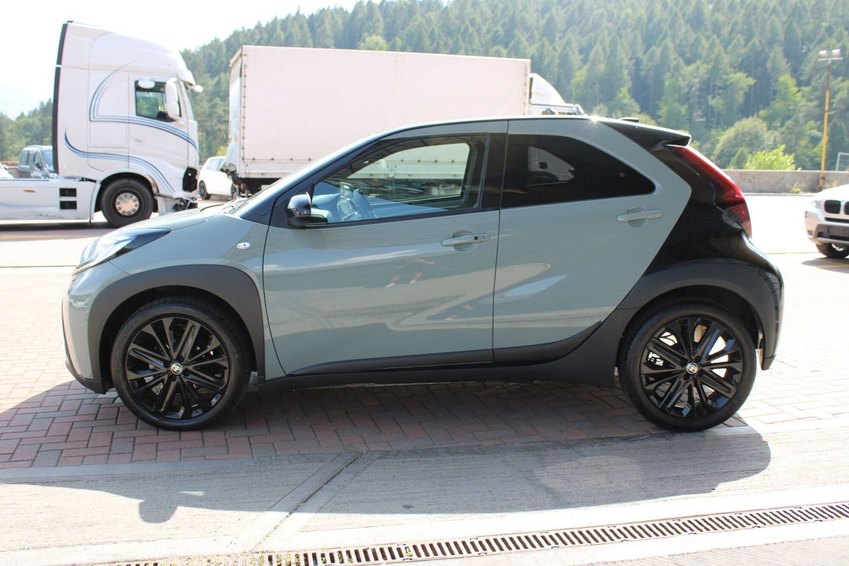 Toyota Aygo X 1.0 Lounge Air 72cv s-cvt (7)