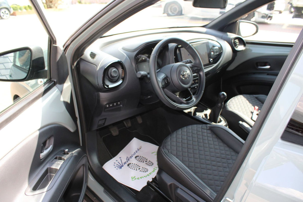 Toyota Aygo X 1.0 Lounge Air 72cv s-cvt (8)