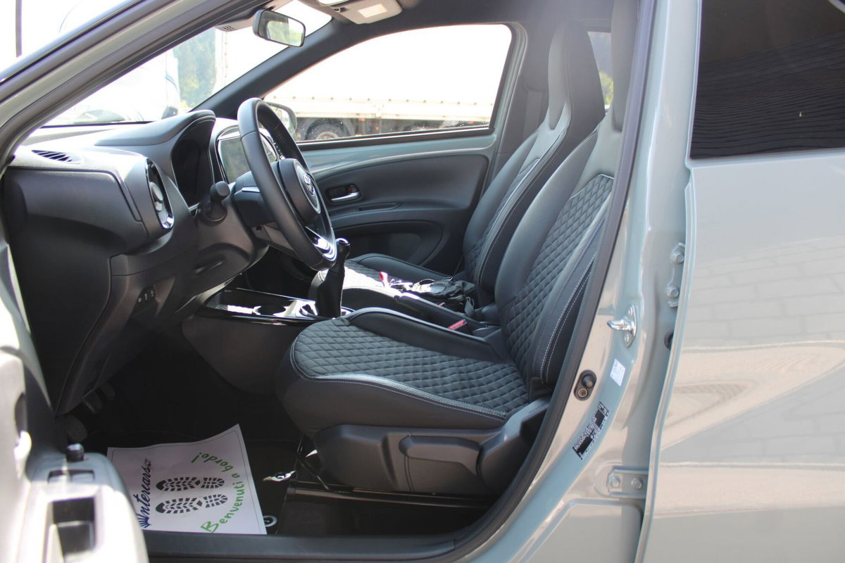 Toyota Aygo X 1.0 Lounge Air 72cv s-cvt (9)
