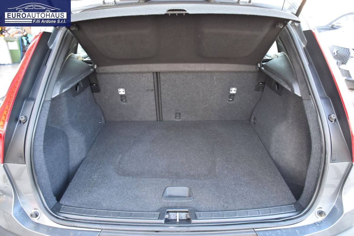 Volvo XC40 D3 Business Plus (15)
