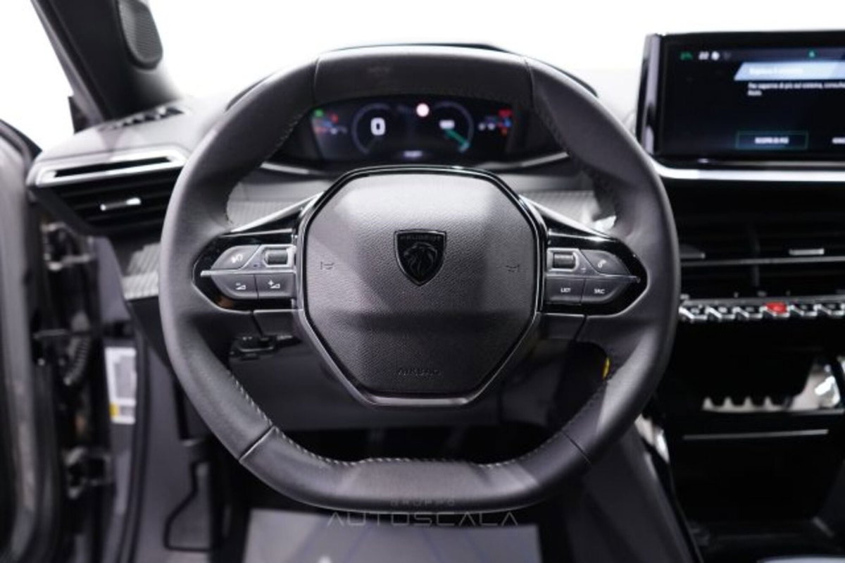 Peugeot 2008 1.2 puretech Allure s&s 100cv (13)