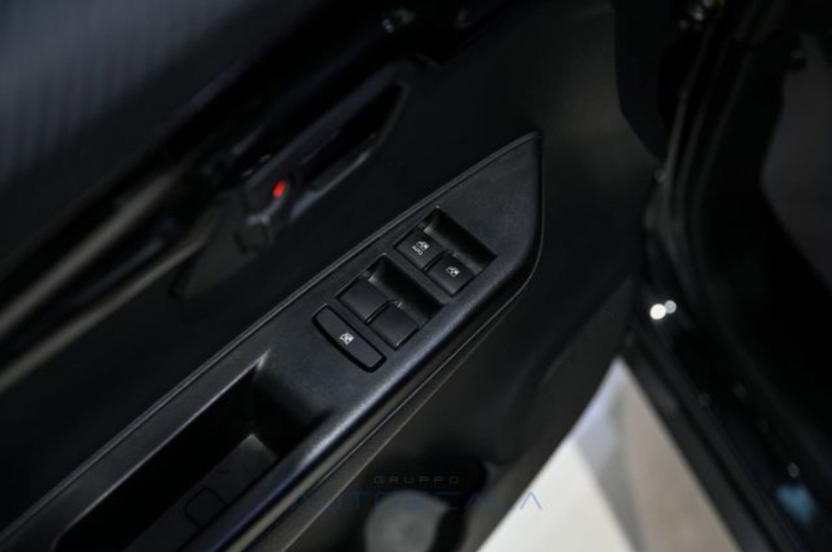 Mahindra KUV100 1.2 K8 m-bifuel (16)