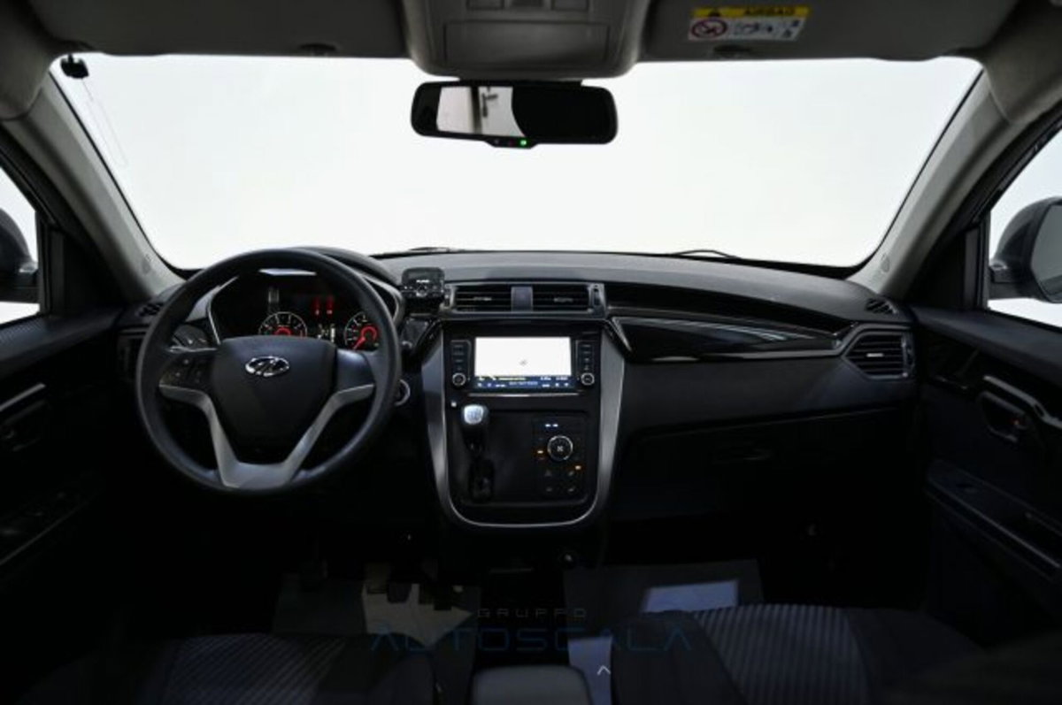 Mahindra KUV100 1.2 K8 (15)