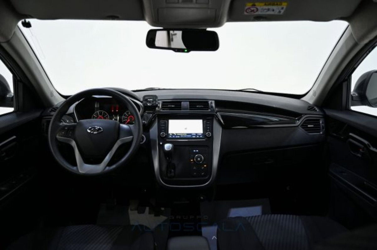 Mahindra KUV100 1.2 K8 (15)