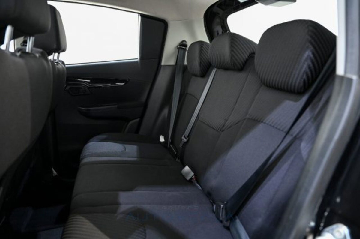 Mahindra KUV100 1.2 K8 (14)