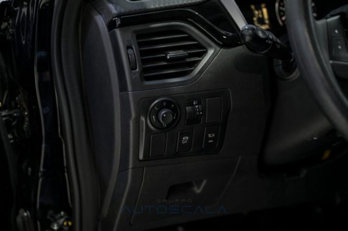 Mahindra KUV100 1.2 K8 (17)