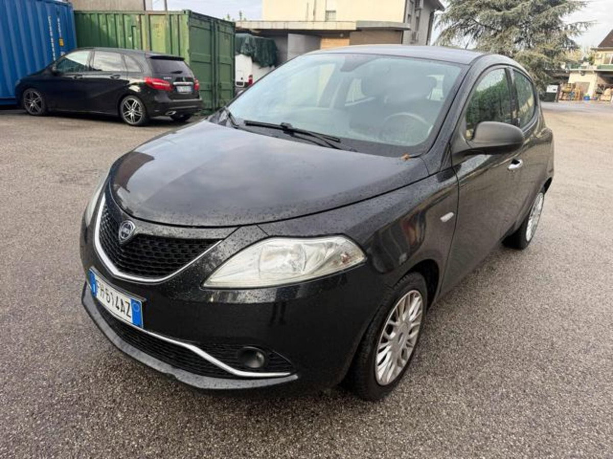 Lancia Ypsilon 1.2 69 CV 5 porte Platinum
