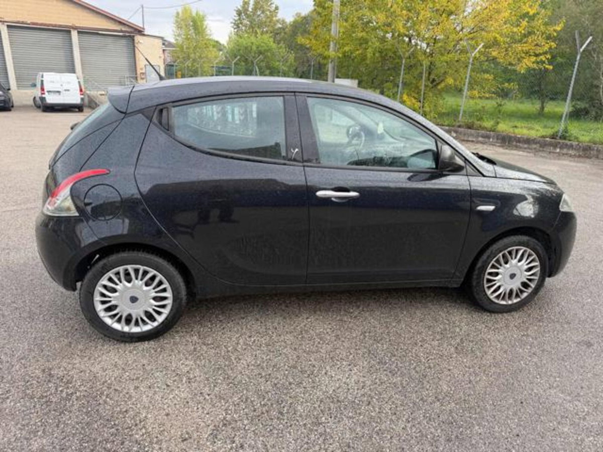 Lancia Ypsilon 1.2 69 CV 5 porte Platinum (10)