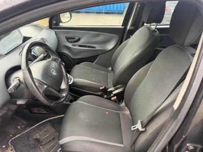 Lancia Ypsilon 1.2 69 CV 5 porte Platinum (12)