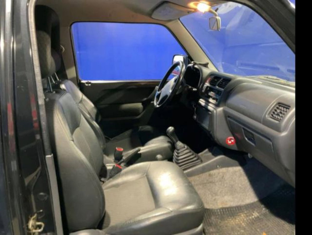 Suzuki Jimny 1.3i 16V cat 4WD JLX (17)