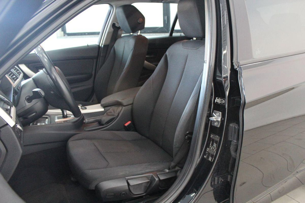 BMW Serie 3 Touring 320d xDrive  Business aut. (12)