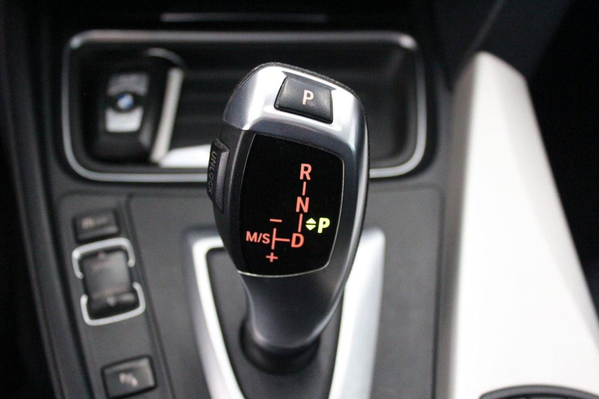 BMW Serie 3 Touring 320d xDrive  Business aut. (16)