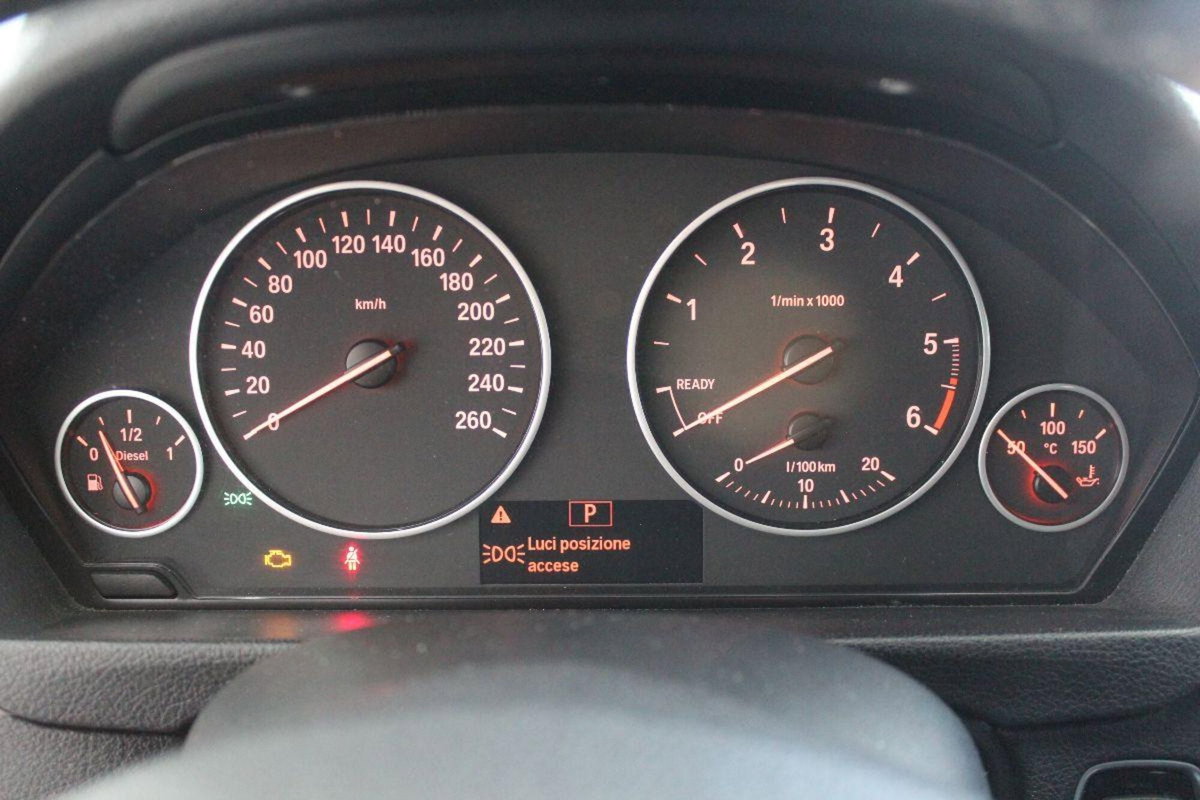 BMW Serie 3 Touring 320d xDrive  Business aut. (9)
