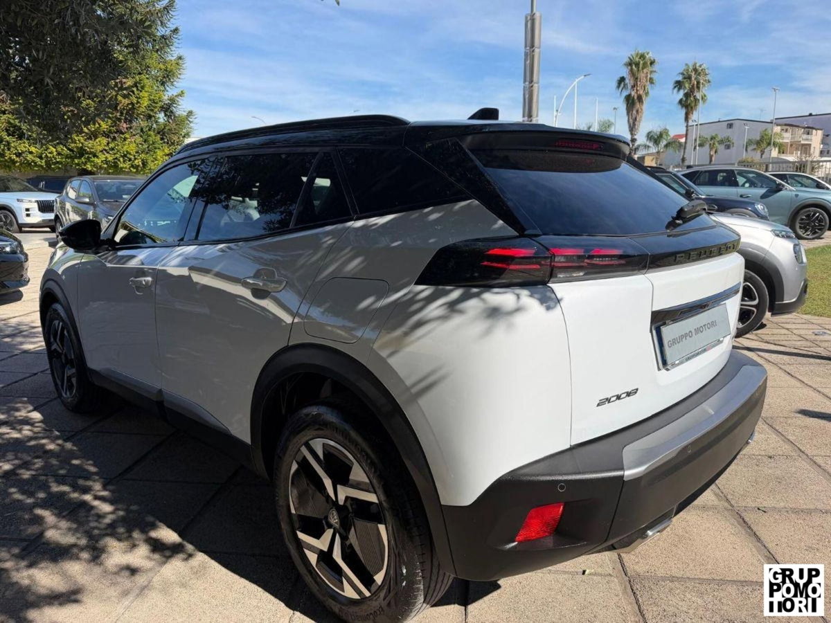 Peugeot 2008 1.2 hybrid GT Exclusive 145cv e-dcs6 (8)
