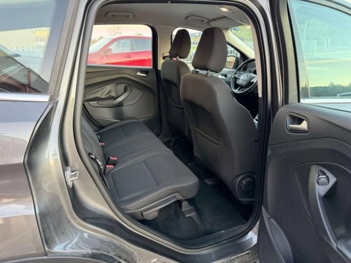 Ford Kuga 1.5 TDCI 120 CV S&S 2WD Plus (11)