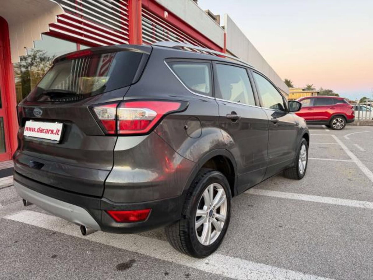 Ford Kuga 1.5 TDCI 120 CV S&S 2WD Plus (12)