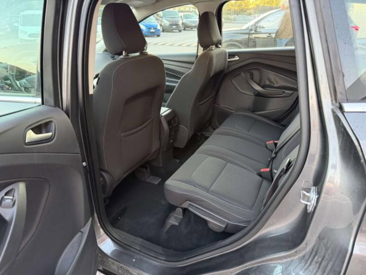 Ford Kuga 1.5 TDCI 120 CV S&S 2WD Plus (6)