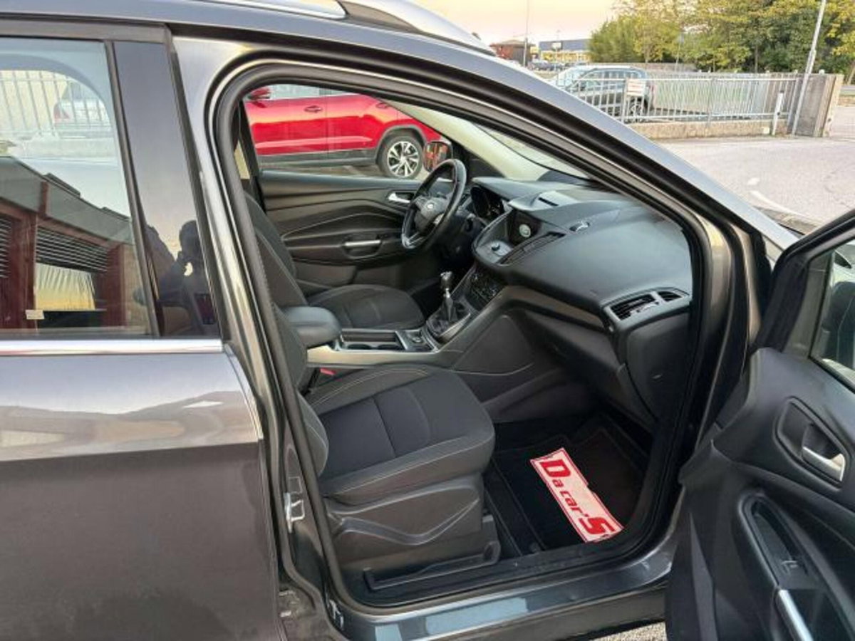 Ford Kuga 1.5 TDCI 120 CV S&S 2WD Plus (9)