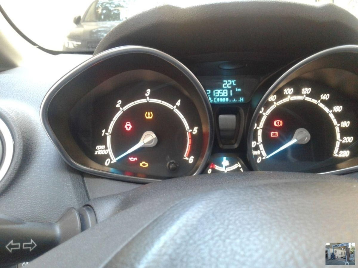 Ford Fiesta 1.6 TDCi 95CV 3 porte Titanium (10)
