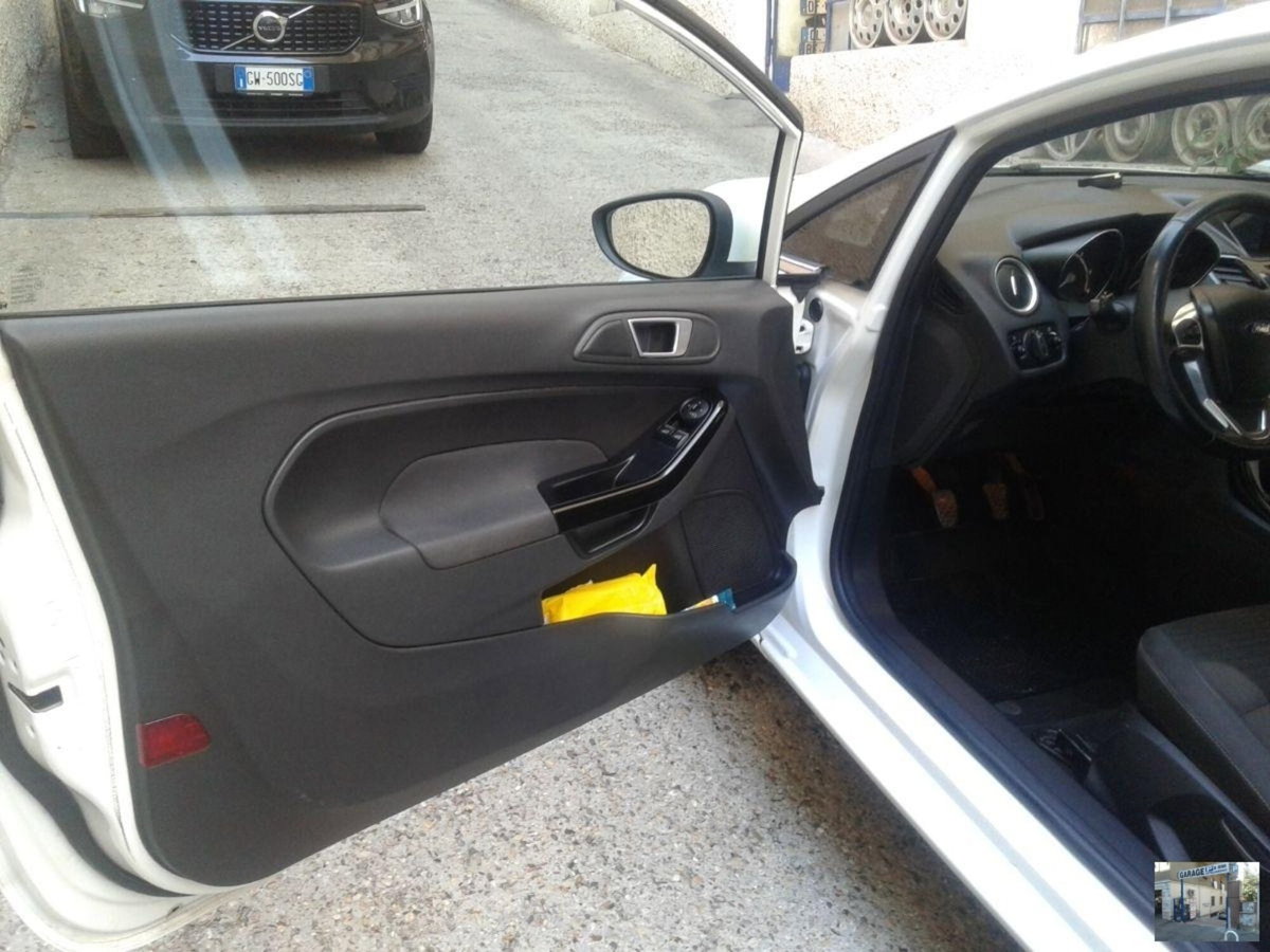 Ford Fiesta 1.6 TDCi 95CV 3 porte Titanium (7)