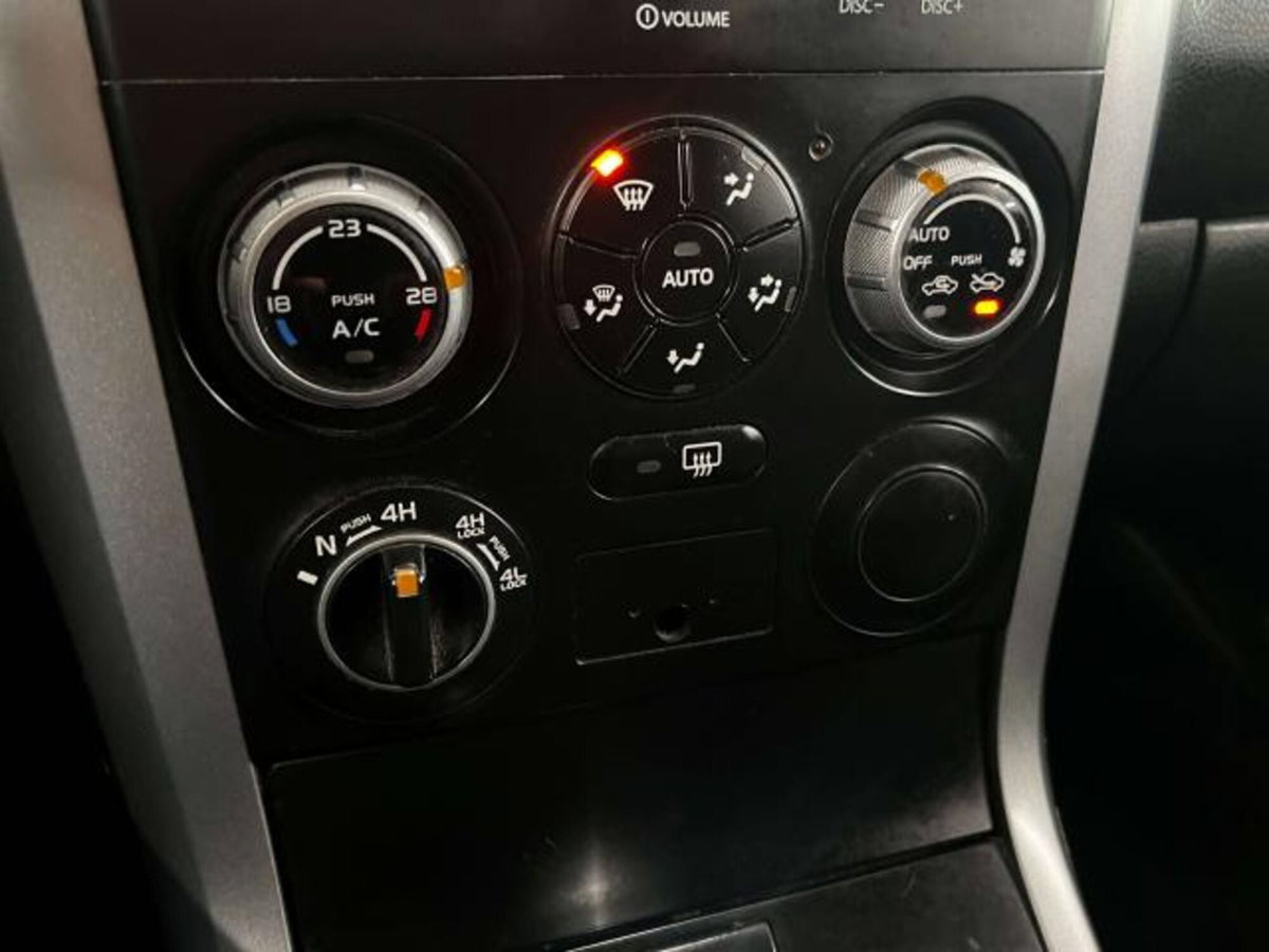 Suzuki Grand Vitara 1.9 DDiS 3 porte Offroad (13)