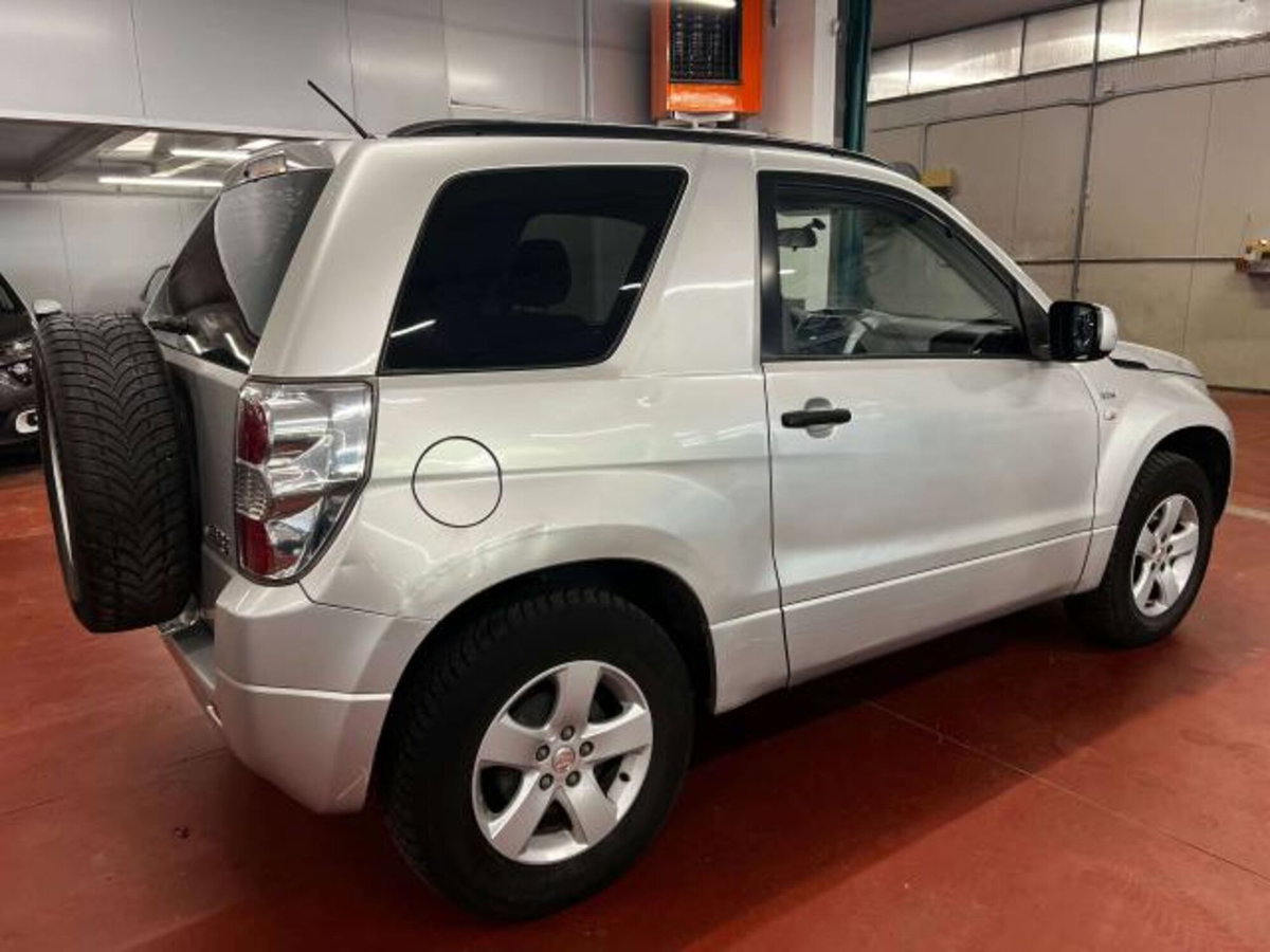 Suzuki Grand Vitara 1.9 DDiS 3 porte Offroad (2)