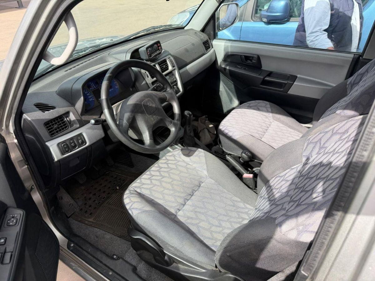 Mitsubishi Pajero 1.8 16V GDI 3 porte (6)