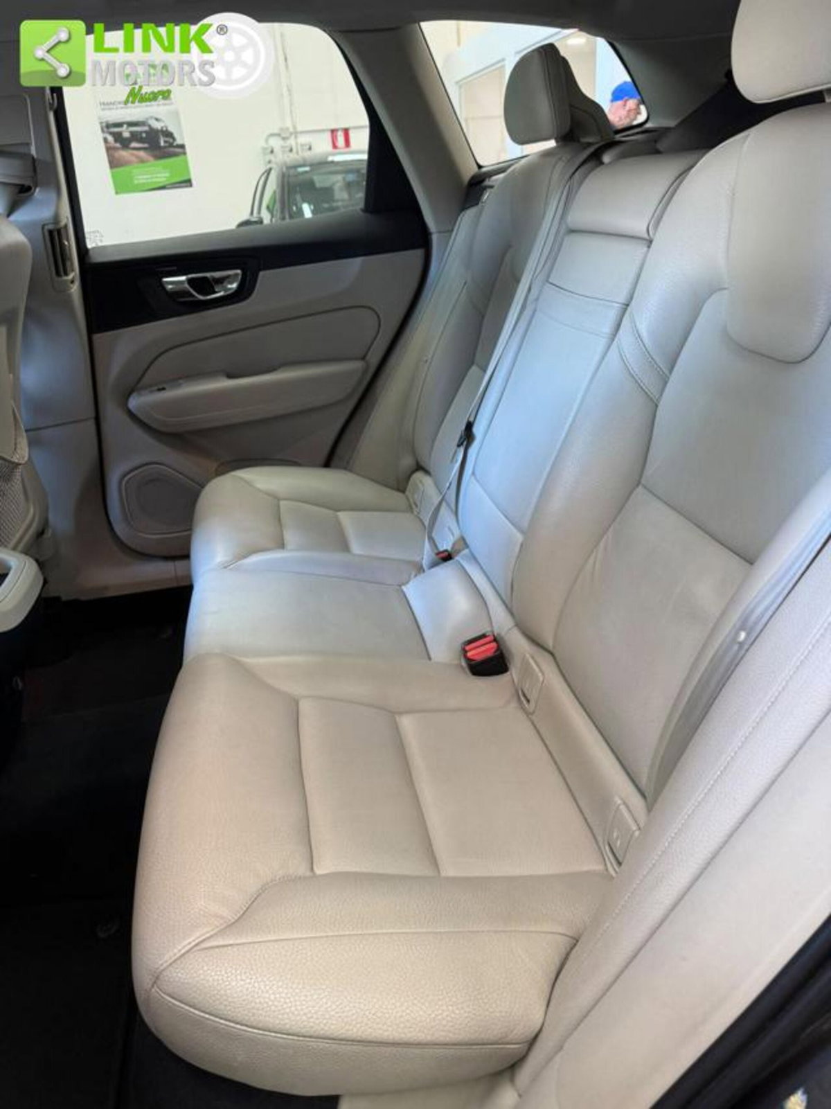 Volvo XC60 D4 AWD Geartronic Momentum (17)