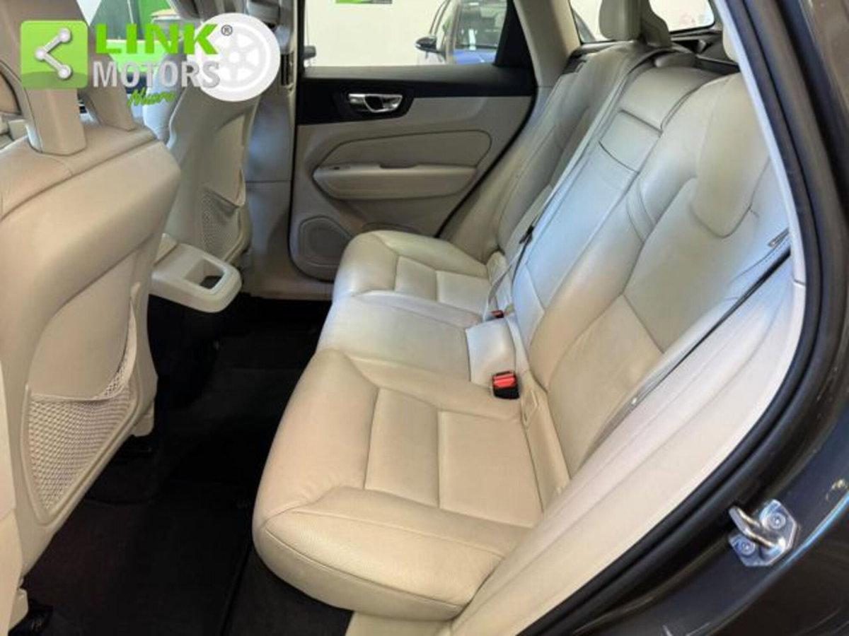 Volvo XC60 D4 AWD Geartronic Momentum (20)