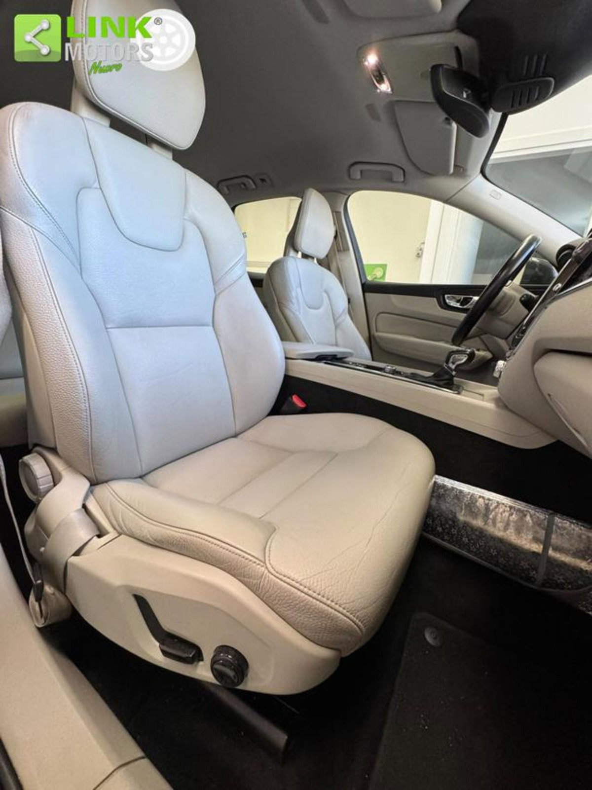 Volvo XC60 D4 AWD Geartronic Momentum (6)