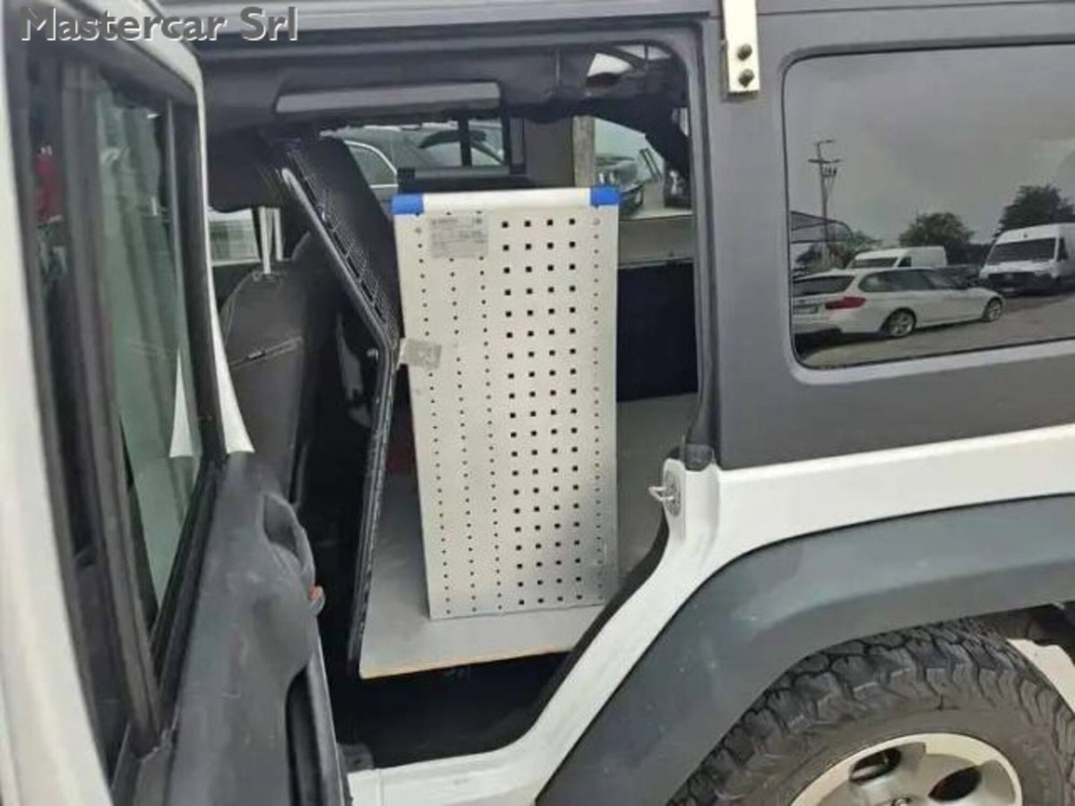 Jeep Wrangler Unlimited 2.8 CRD DPF Rubicon Auto (14)