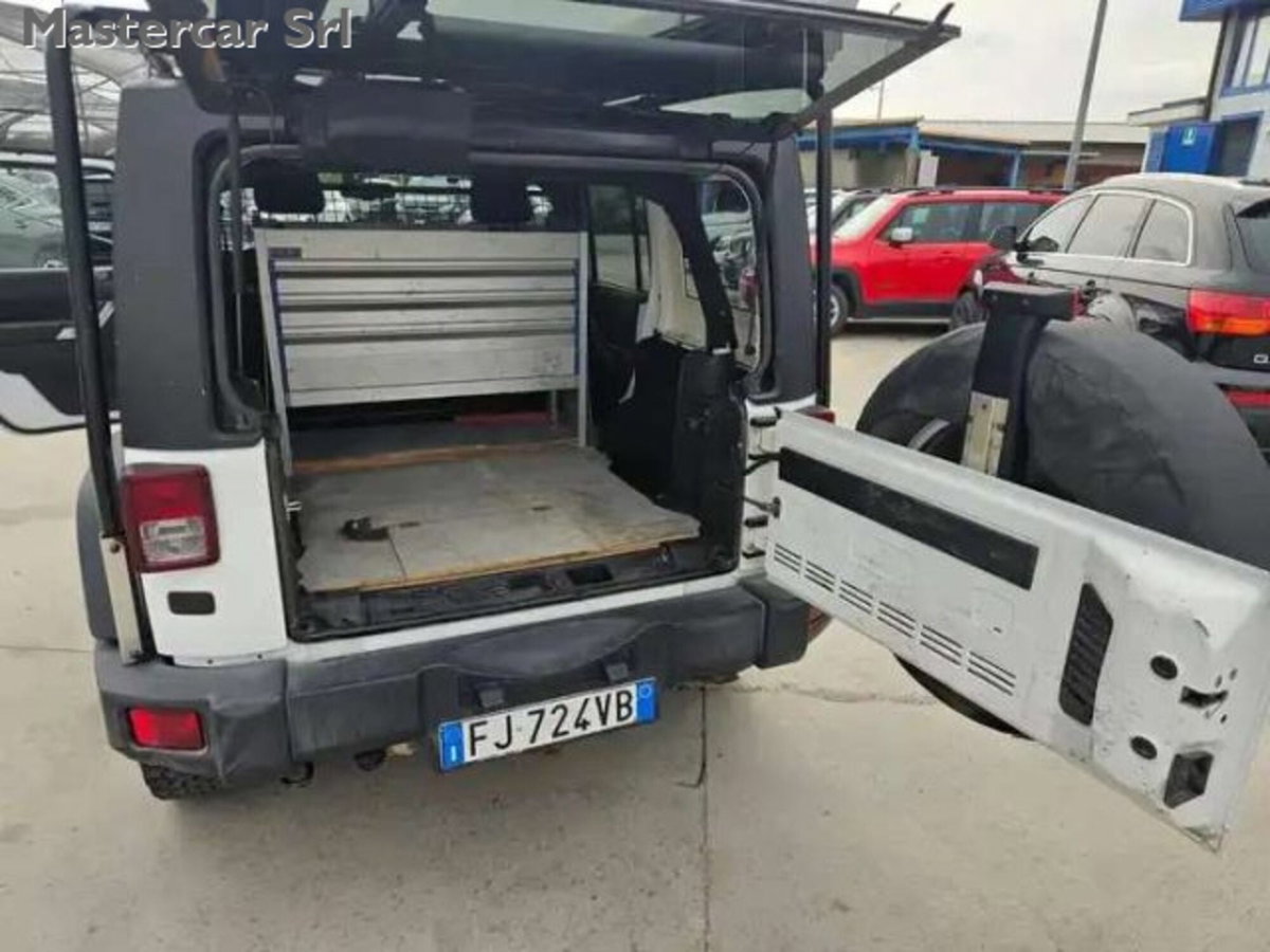 Jeep Wrangler Unlimited 2.8 CRD DPF Rubicon Auto (15)