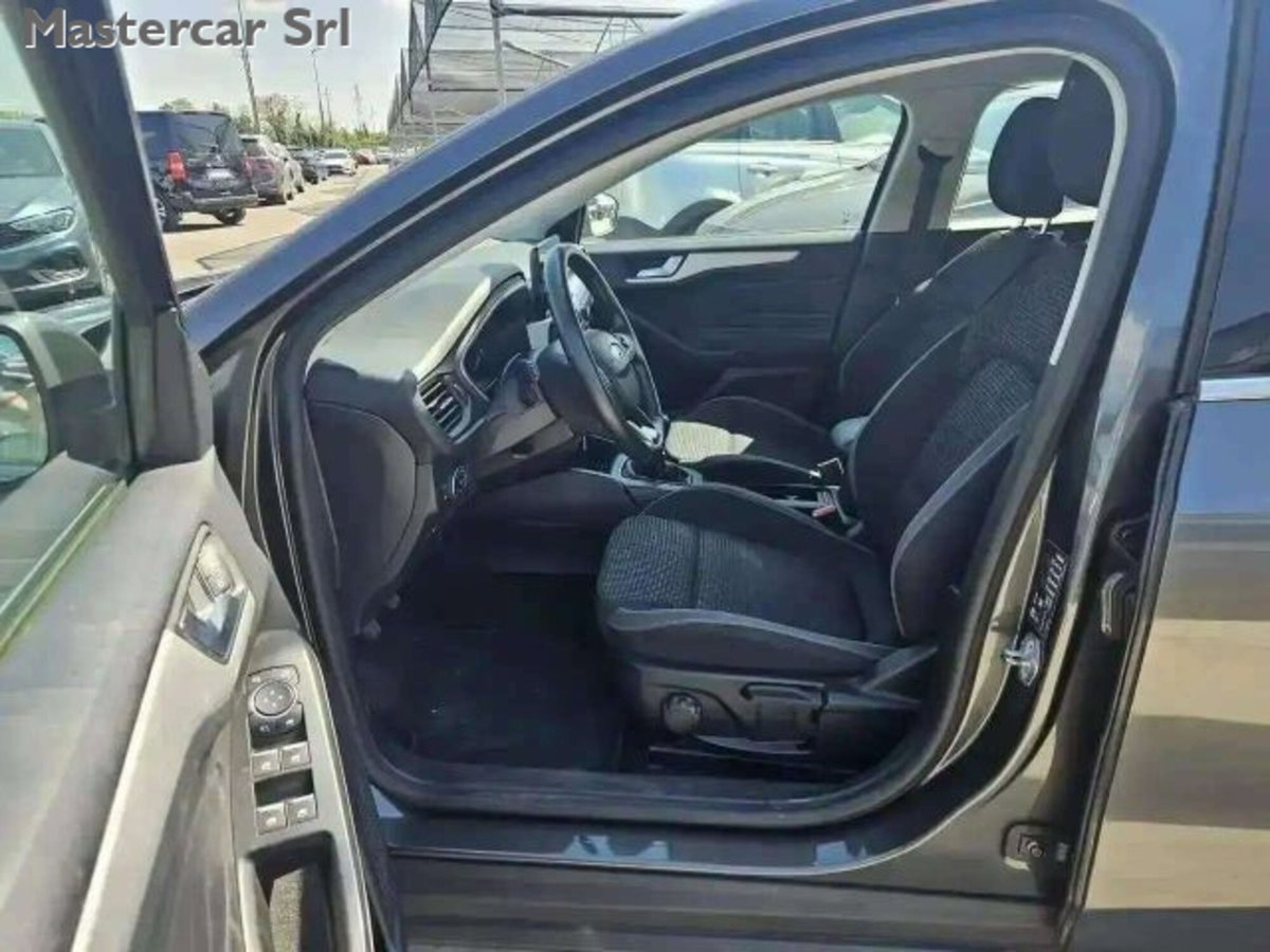 Ford Focus Station Wagon 1.0 EcoBoost 125 CV SW Business (11)
