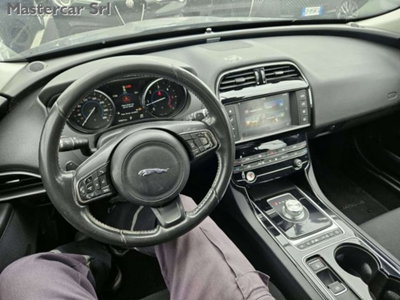 Jaguar XE 2.0 D Turbo 180CV Pure (12)